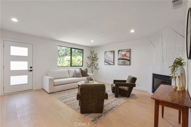 3560 Lavell, Los Angeles, CA 90065