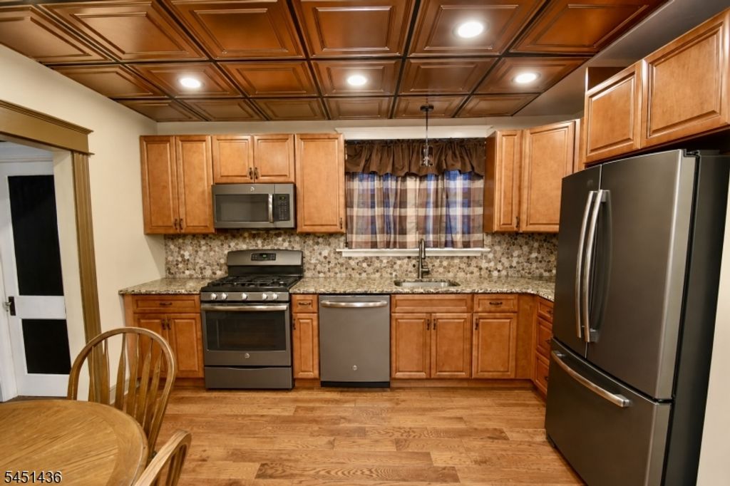 14 Cleveland St, Caldwell Boro Twp., NJ 07006 — photo 4