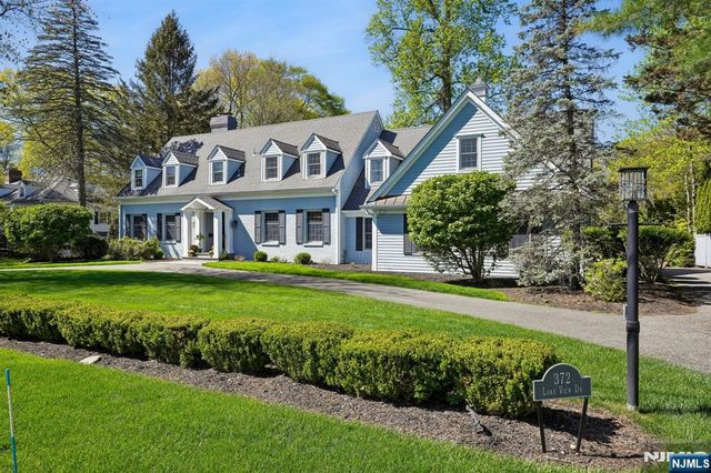 372 Lakeview Drive, Wyckoff, NJ 07481
