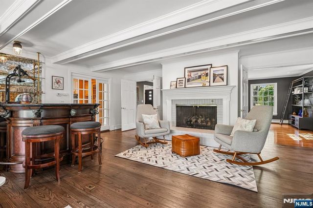 372 Lakeview Drive, Wyckoff, NJ 07481