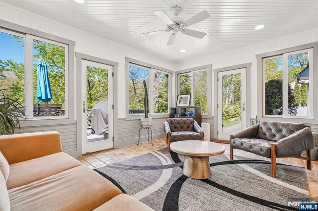 372 Lakeview Drive, Wyckoff, NJ 07481