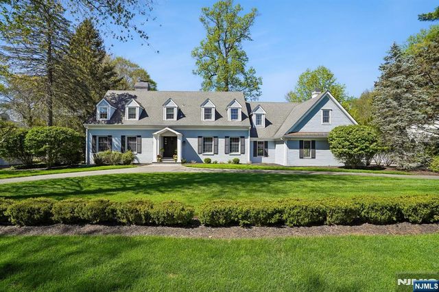 372 Lakeview Drive, Wyckoff, NJ 07481