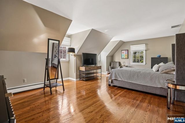 372 Lakeview Drive, Wyckoff, NJ 07481
