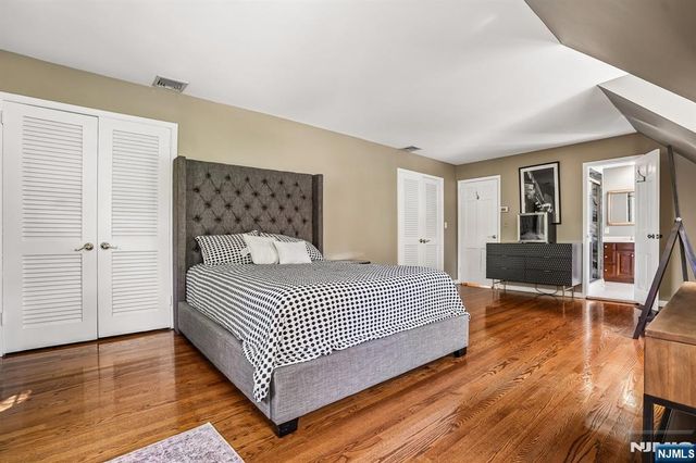 372 Lakeview Drive, Wyckoff, NJ 07481