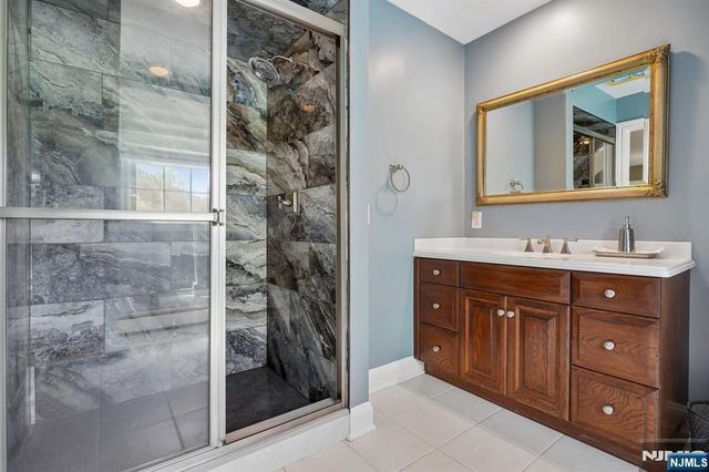 372 Lakeview Drive, Wyckoff, NJ 07481