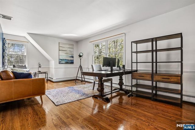 372 Lakeview Drive, Wyckoff, NJ 07481