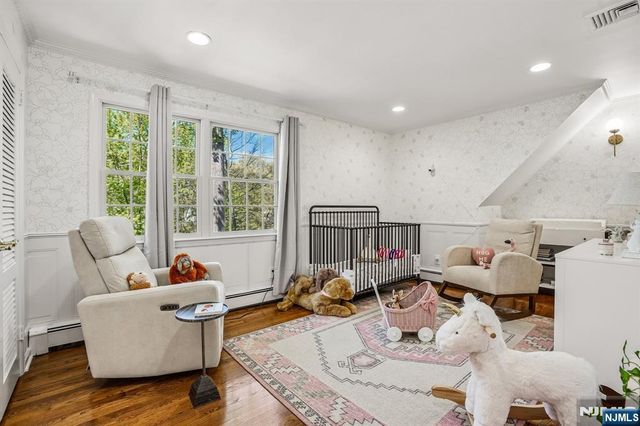 372 Lakeview Drive, Wyckoff, NJ 07481
