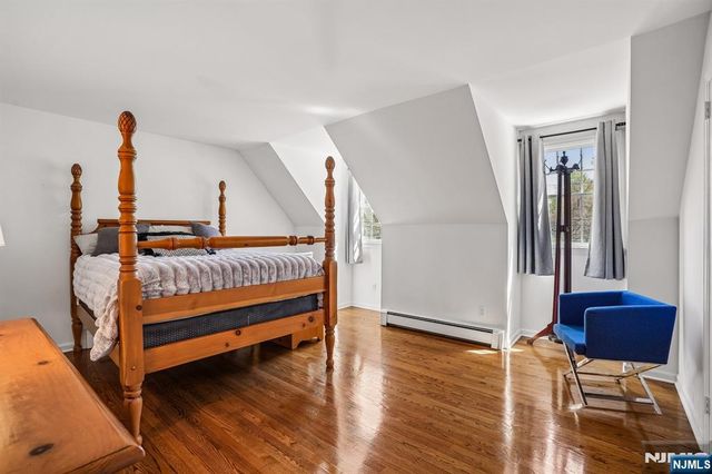 372 Lakeview Drive, Wyckoff, NJ 07481