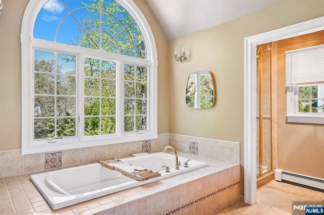 372 Lakeview Drive, Wyckoff, NJ 07481