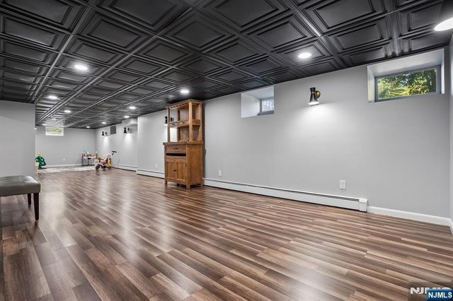 372 Lakeview Drive, Wyckoff, NJ 07481