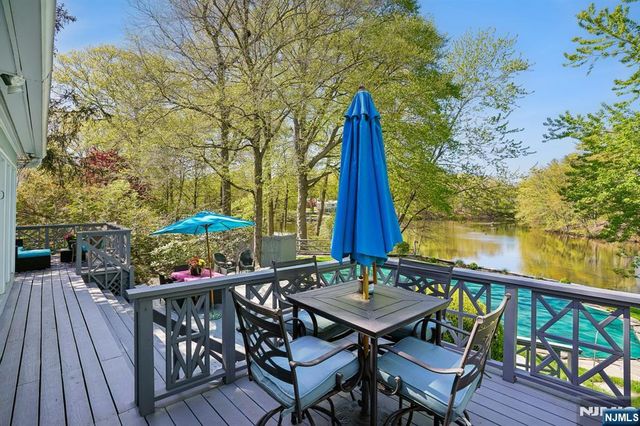 372 Lakeview Drive, Wyckoff, NJ 07481