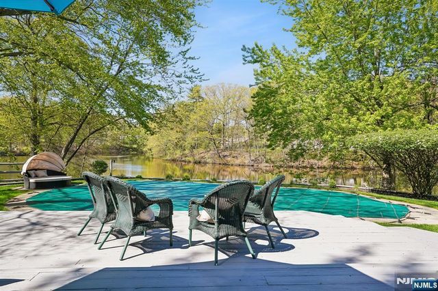 372 Lakeview Drive, Wyckoff, NJ 07481