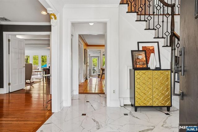 372 Lakeview Drive, Wyckoff, NJ 07481