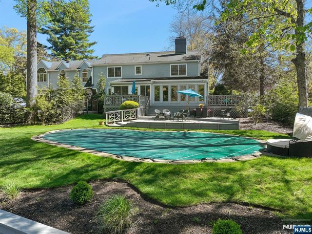 372 Lakeview Drive, Wyckoff, NJ 07481