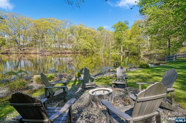 372 Lakeview Drive, Wyckoff, NJ 07481