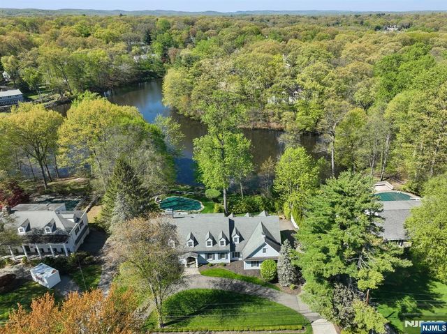 372 Lakeview Drive, Wyckoff, NJ 07481