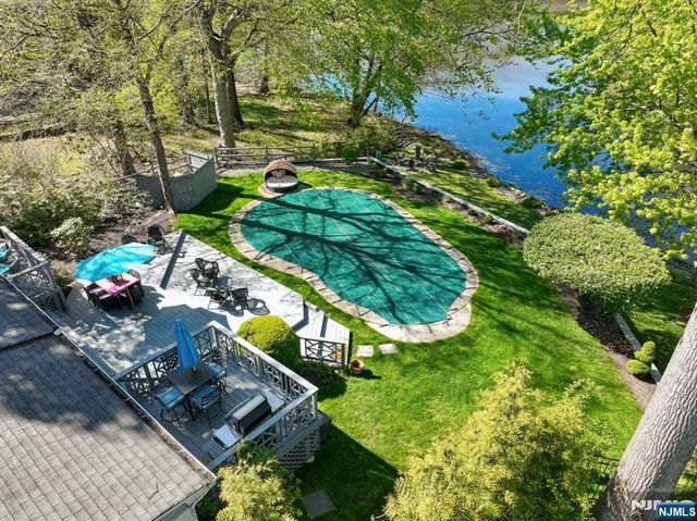 372 Lakeview Drive, Wyckoff, NJ 07481