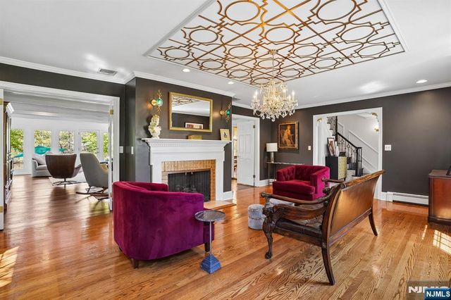 372 Lakeview Drive, Wyckoff, NJ 07481