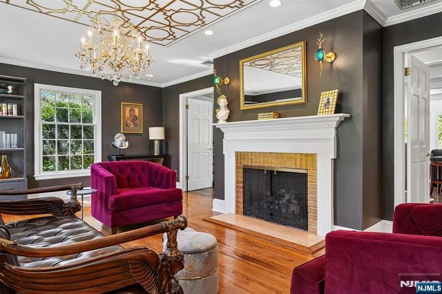 372 Lakeview Drive, Wyckoff, NJ 07481