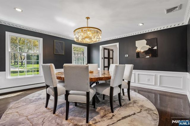 372 Lakeview Drive, Wyckoff, NJ 07481