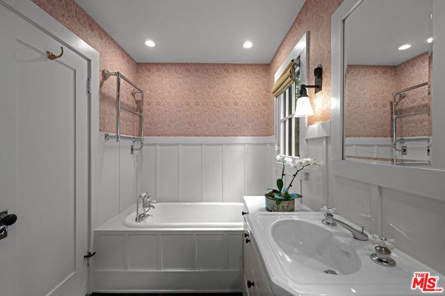 1922 N Sycamore Avenue, Los Angeles, CA 90068