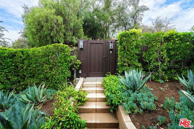 1922 N Sycamore Avenue, Los Angeles, CA 90068