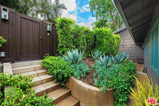 1922 N Sycamore Avenue, Los Angeles, CA 90068