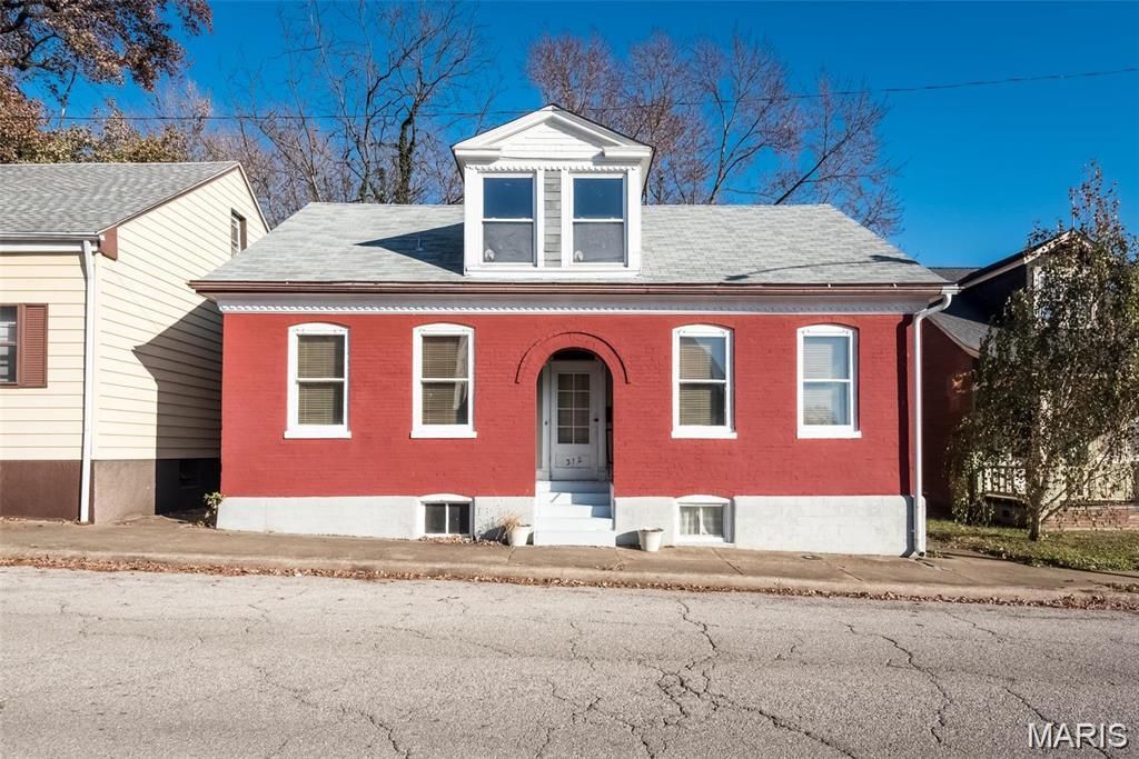 312 S Jackson Street, Belleville, IL 62220
