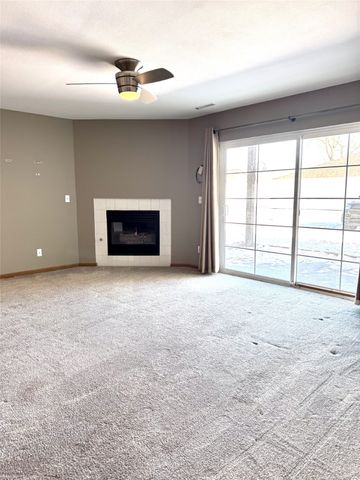 6410 Creekside Drive NE 2, Cedar Rapids, IA 52402