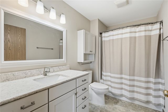 6410 Creekside Drive NE 2, Cedar Rapids, IA 52402