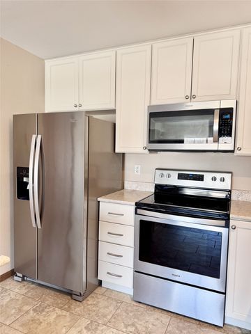 6410 Creekside Drive NE 2, Cedar Rapids, IA 52402