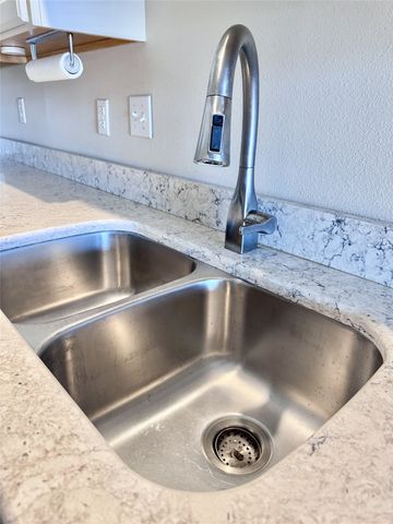 6410 Creekside Drive NE 2, Cedar Rapids, IA 52402