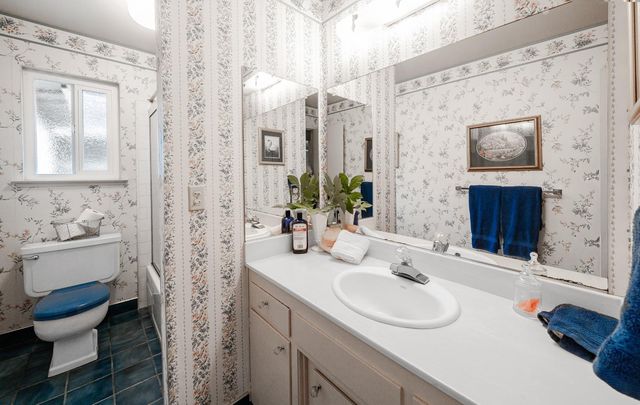 353 W Ellery Way, Fresno, CA 93704