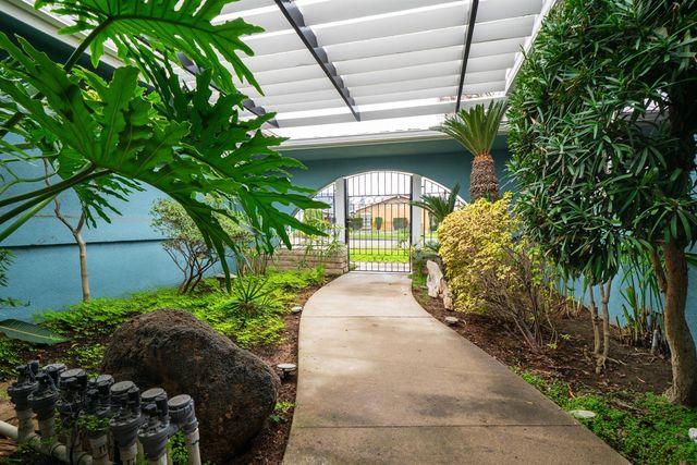 353 W Ellery Way, Fresno, CA 93704