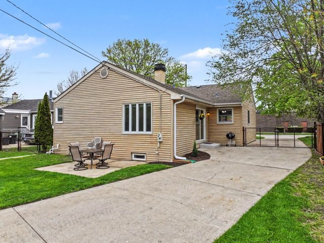 218 N Louis Street, Mount Prospect, IL 60056