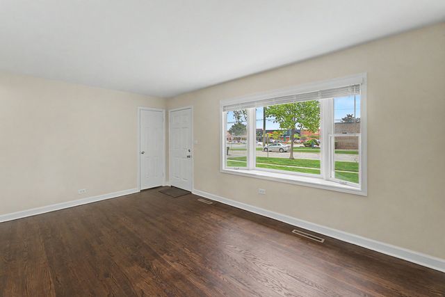 218 N Louis Street, Mount Prospect, IL 60056