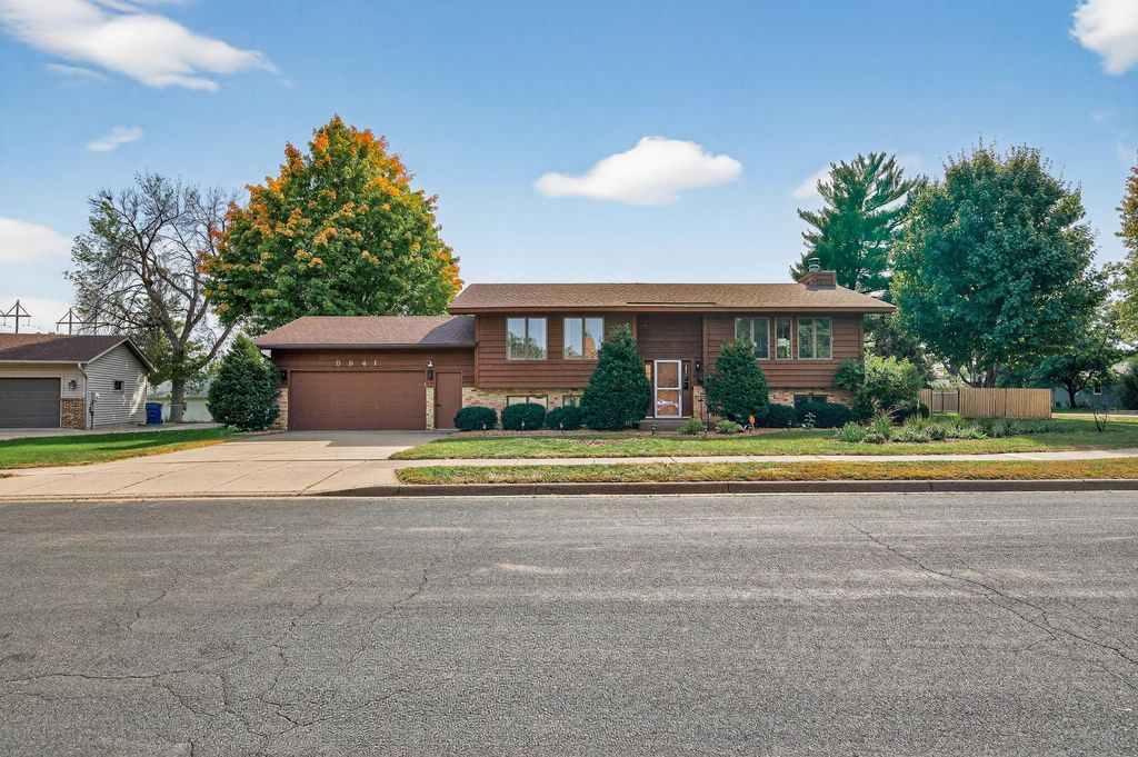 9941 Oakland Avenue S, Bloomington, MN 55420