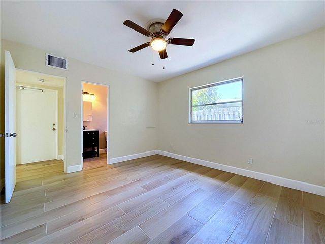 9813 51ST AVENUE N, St Petersburg, FL 33708