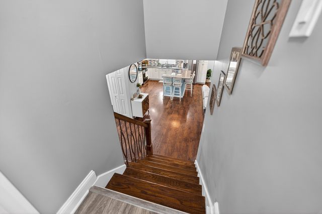 870 W Pine Avenue, Roselle, IL 60172