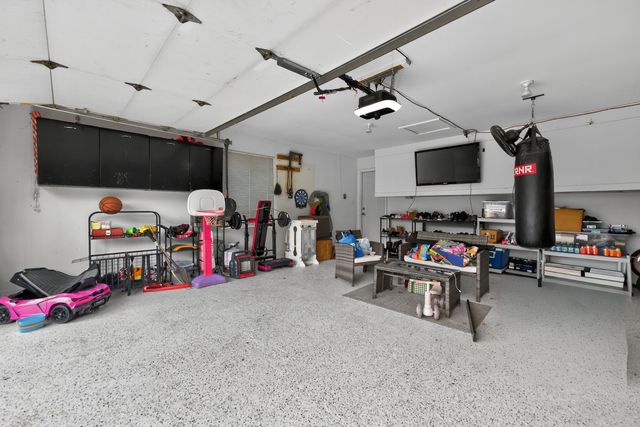 870 W Pine Avenue, Roselle, IL 60172