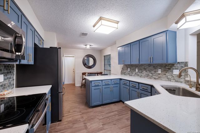 4402 Bending Oak, San Antonio, TX 78249