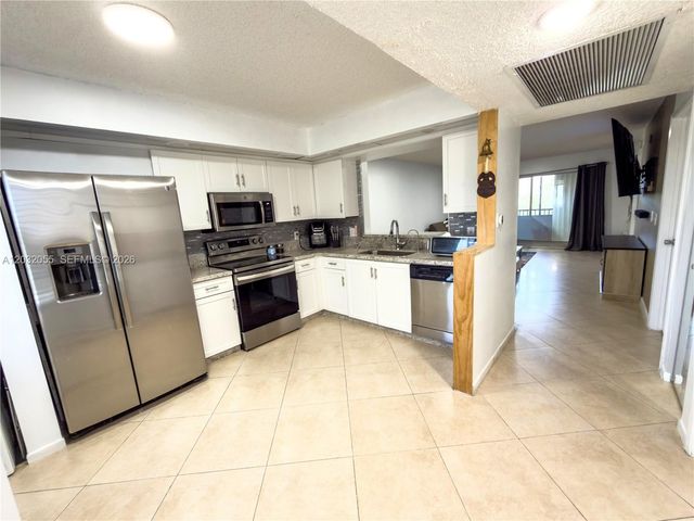 1200 SW 137th Avenue 305E, Pembroke Pines, FL 33027