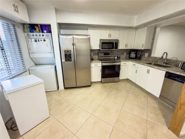 1200 SW 137th Avenue 305E, Pembroke Pines, FL 33027