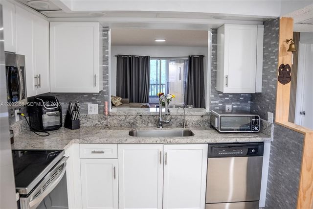 1200 SW 137th Avenue 305E, Pembroke Pines, FL 33027
