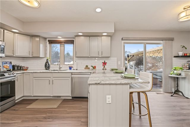 25 Sedgefield Court, Irondequoit, NY 14622