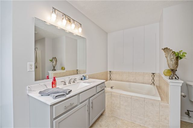 25 Sedgefield Court, Irondequoit, NY 14622