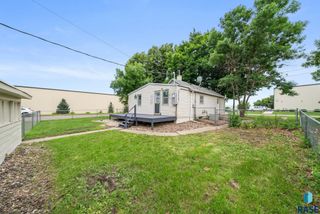 2704 W 2nd St, Sioux Falls, SD 57104