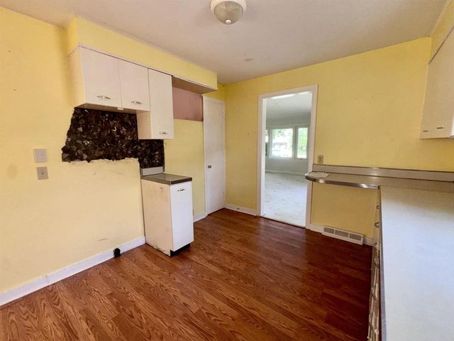 127 S Harmony Drive, Janesville, WI 53545
