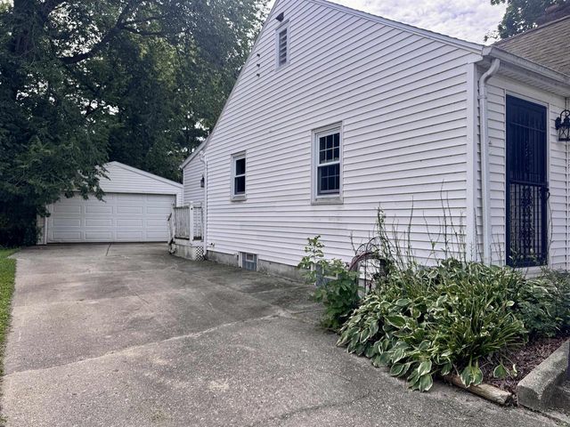 127 S Harmony Drive, Janesville, WI 53545