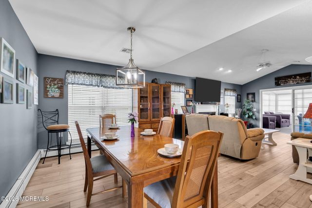 11 Sandhurst Court, Toms River, NJ 08757